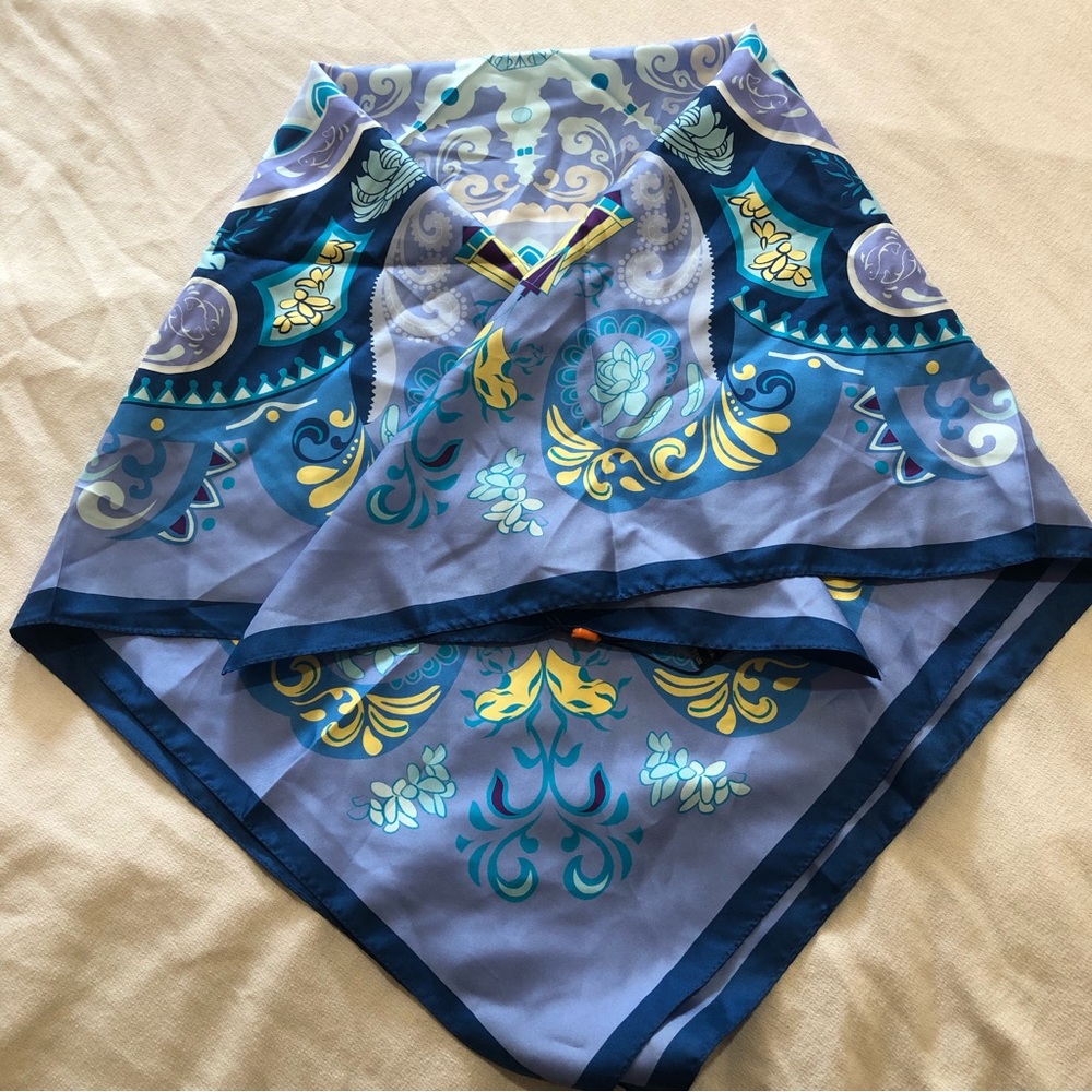 NWT Beautiful Temples theme purple and lavender Silky Scarf